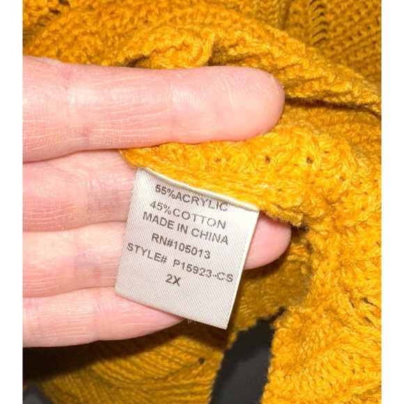 Andree by Unit Scalloped Hem Dolman Sweater, size 2x - Picture 6 of 6